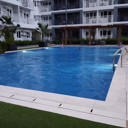 Rj Elite Escape 2Br Condo W Balcony Near Sm Iloilo Exterior photo