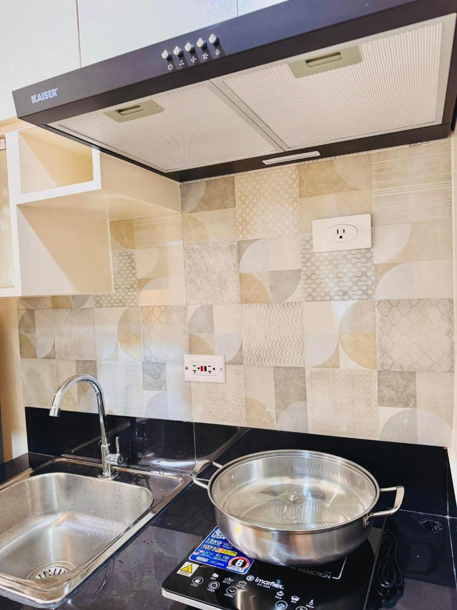 Rj Elite Escape 2Br Condo W Balcony Near Sm Iloilo Exterior photo